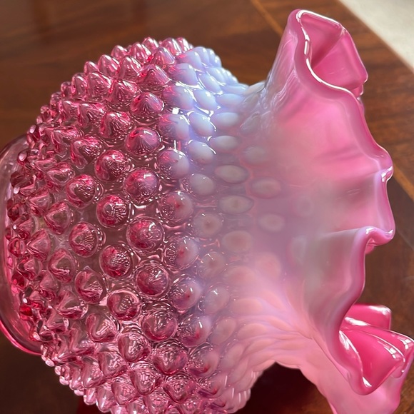 ✨✨Fenton Cranberry Opalescent Hobnail vase - Picture 6 of 10